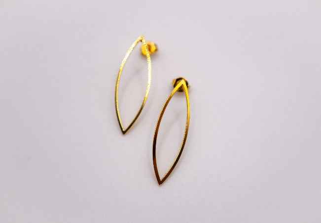 Golden Leaf Elegance Earrings – Elegant Gold Leaf Drop Jewelry