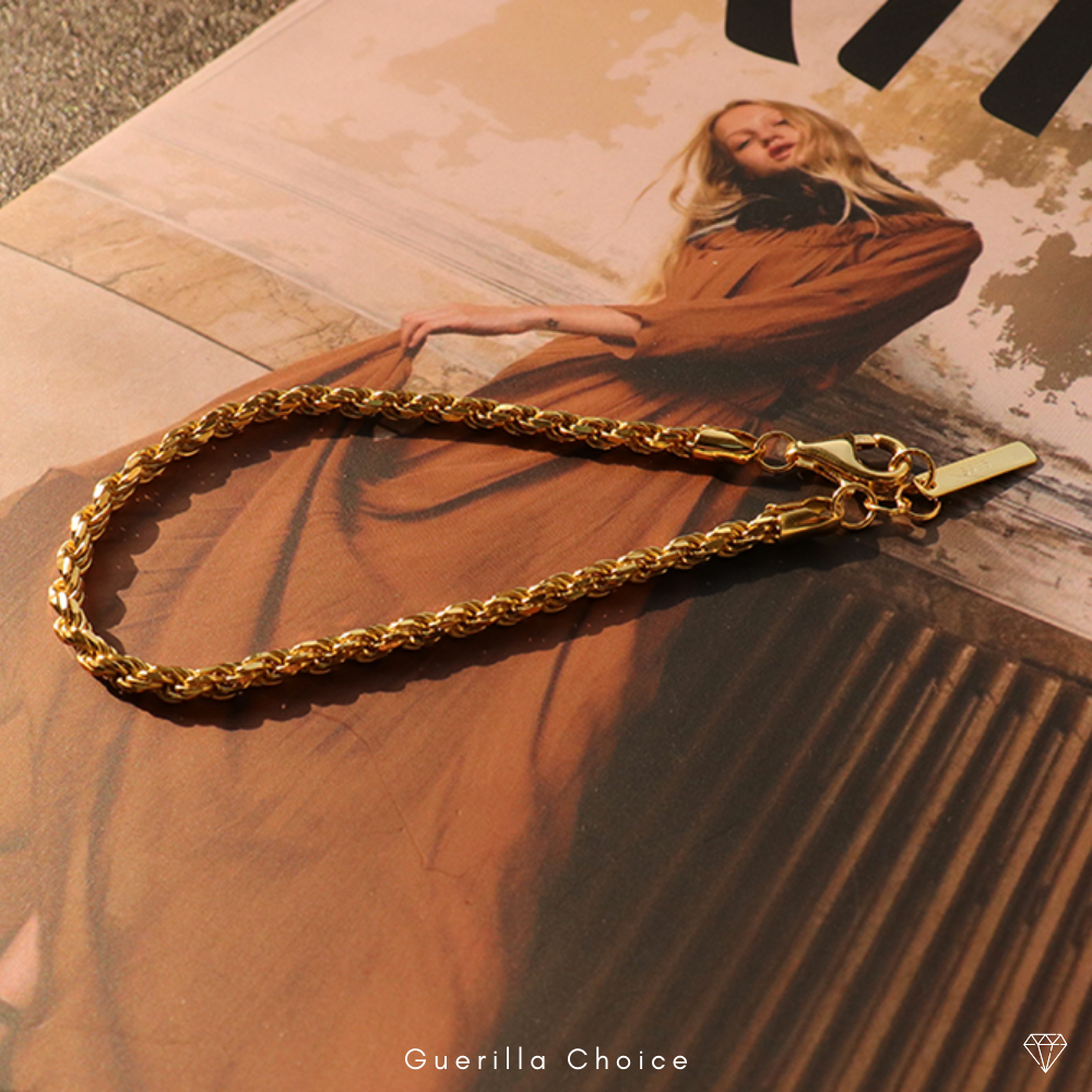 ESSENTIA CHARM BRACELET