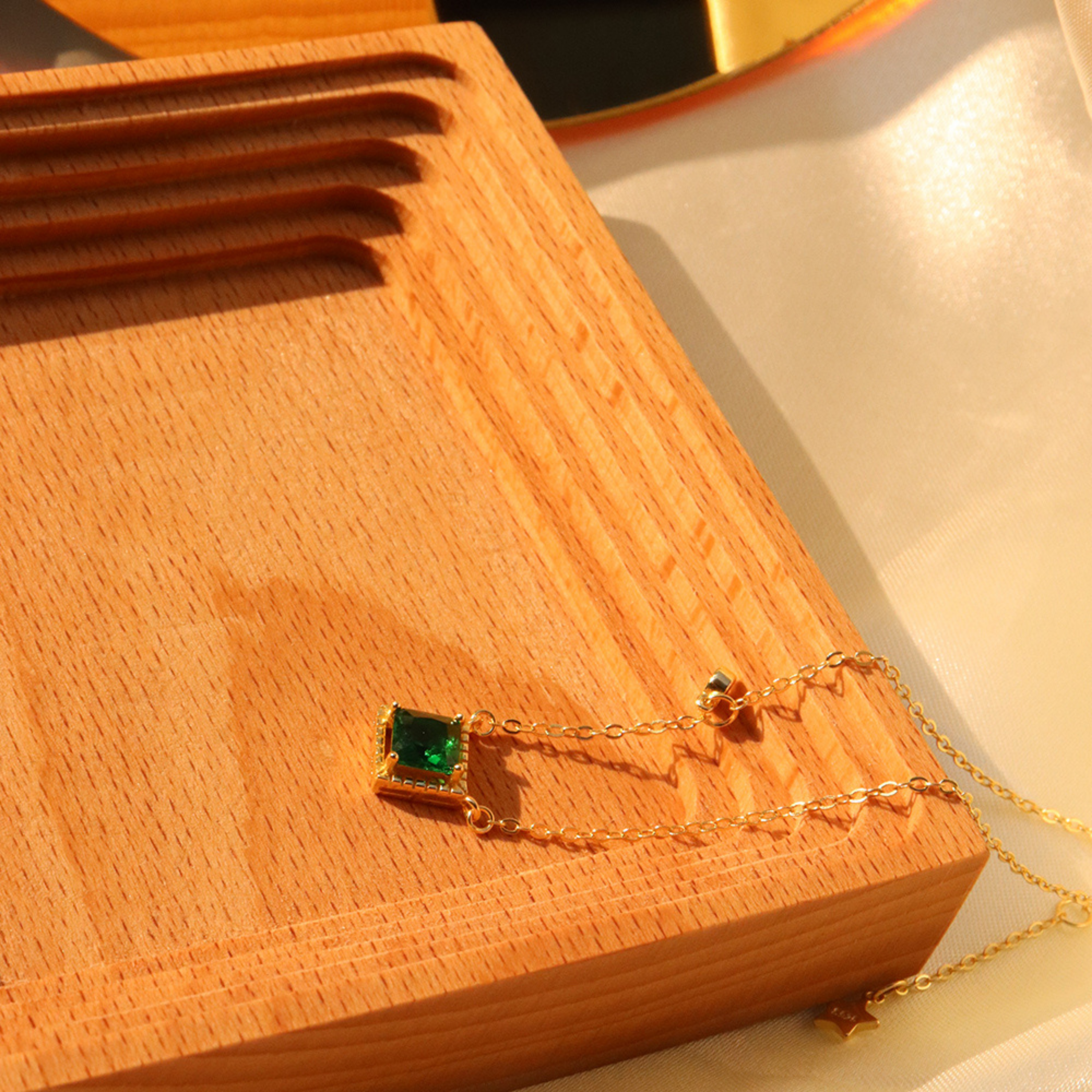 COLLAR DE CRISTAL DE GERTRUDE