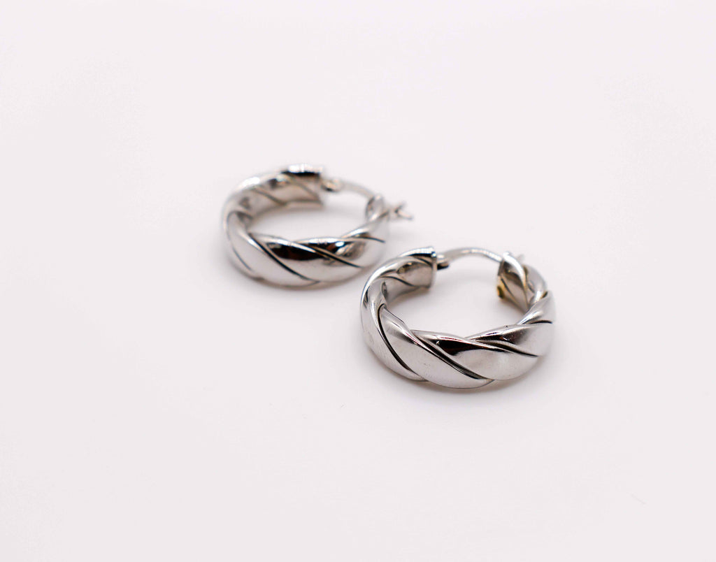 Italian Twisted Texture Silver Hoop Earrings – Elegant Women’s Jewelry