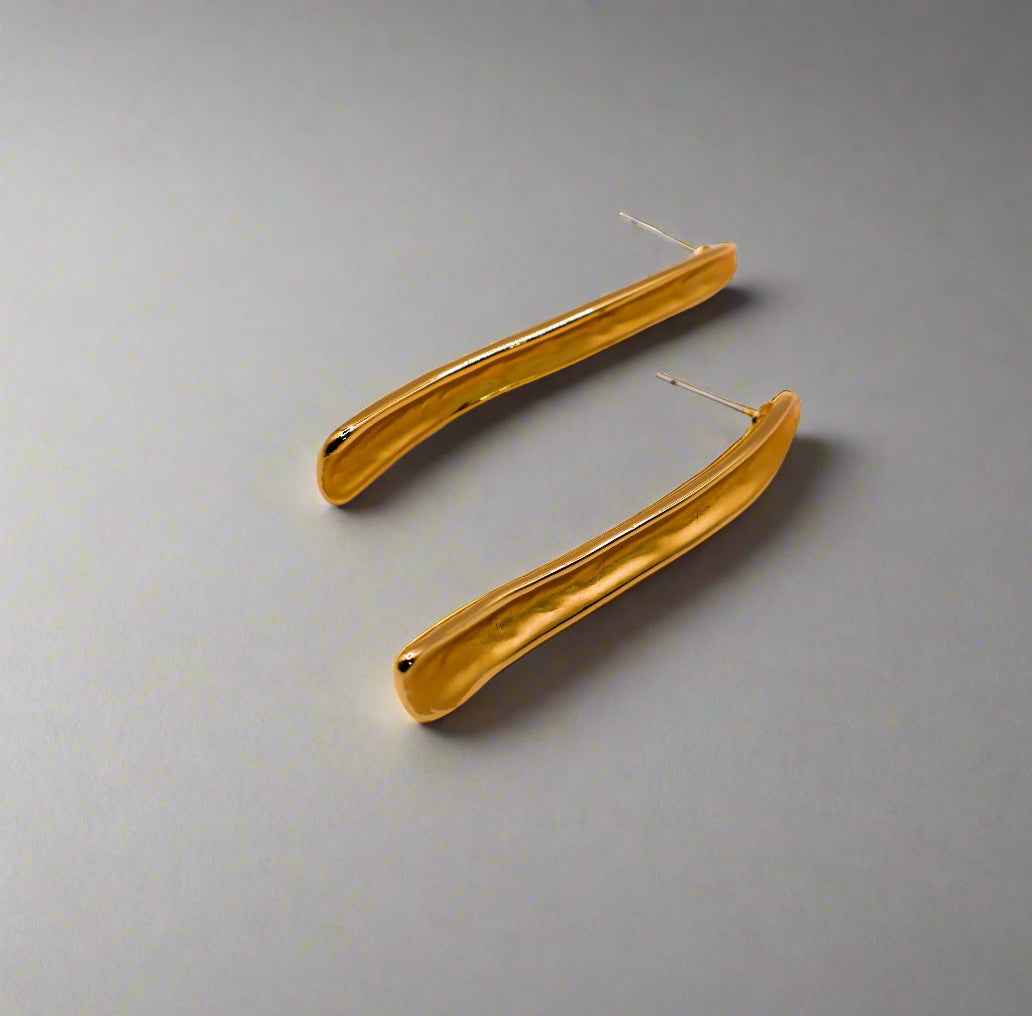 Boucles d'oreilles à tige élégantes avec barre dorée 