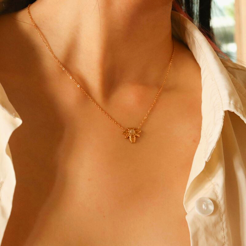 DIANNE BEE NECKLACE