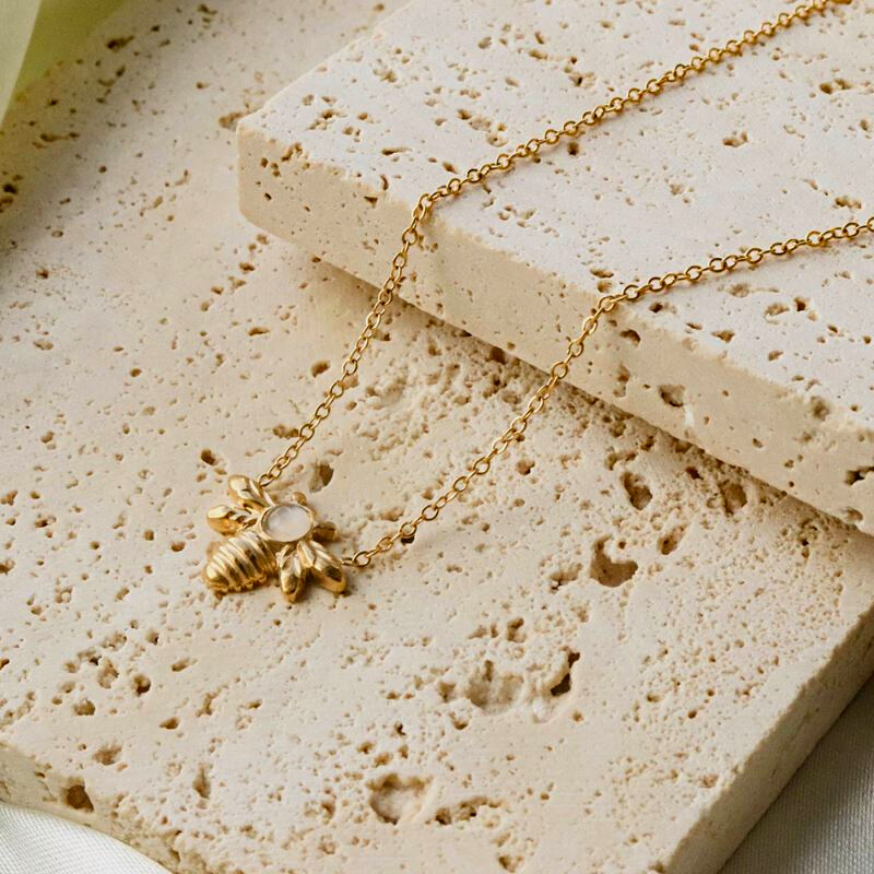 DIANNE BEE NECKLACE