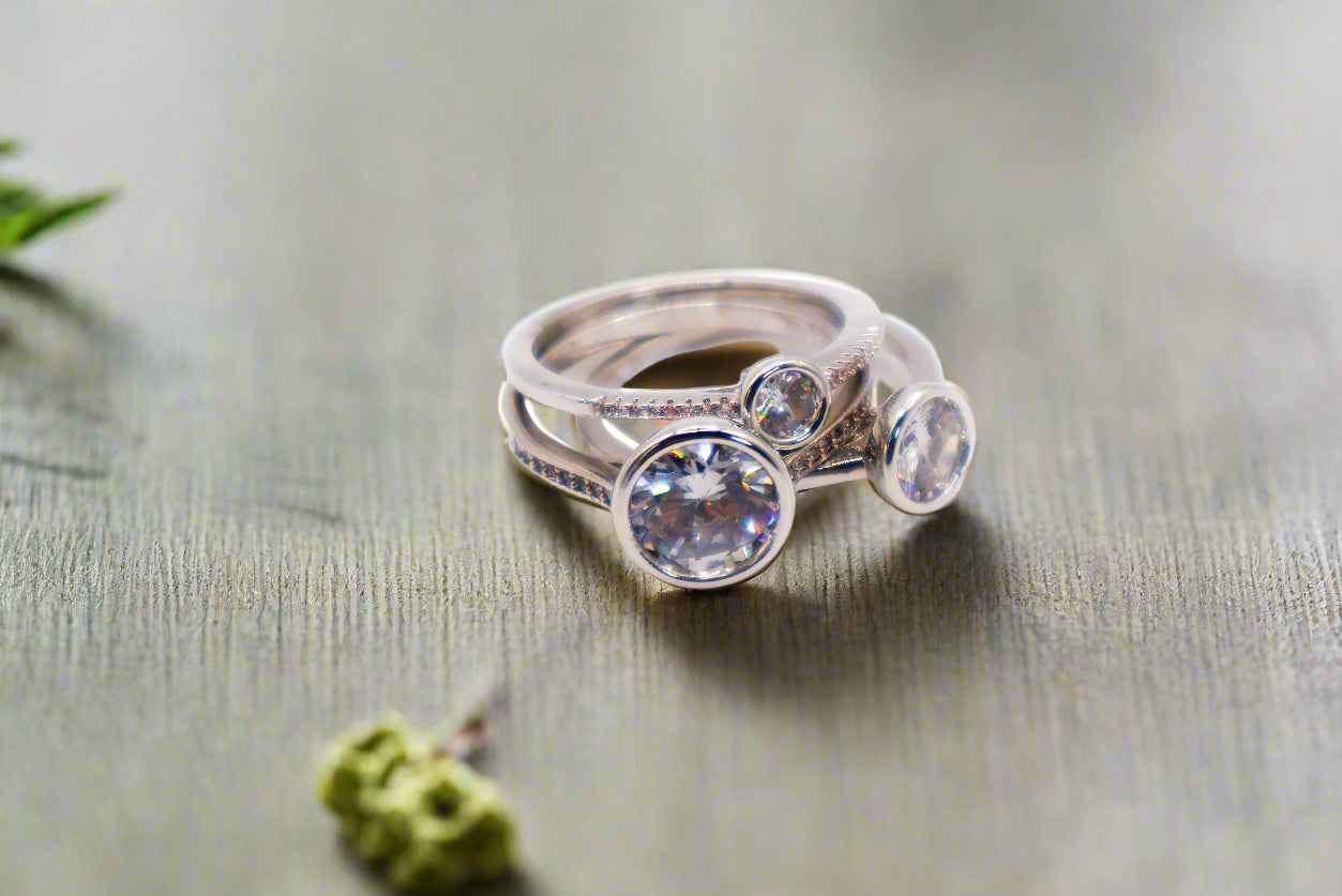 Ensemble de bagues Harmony avec trio de pierres précieuses