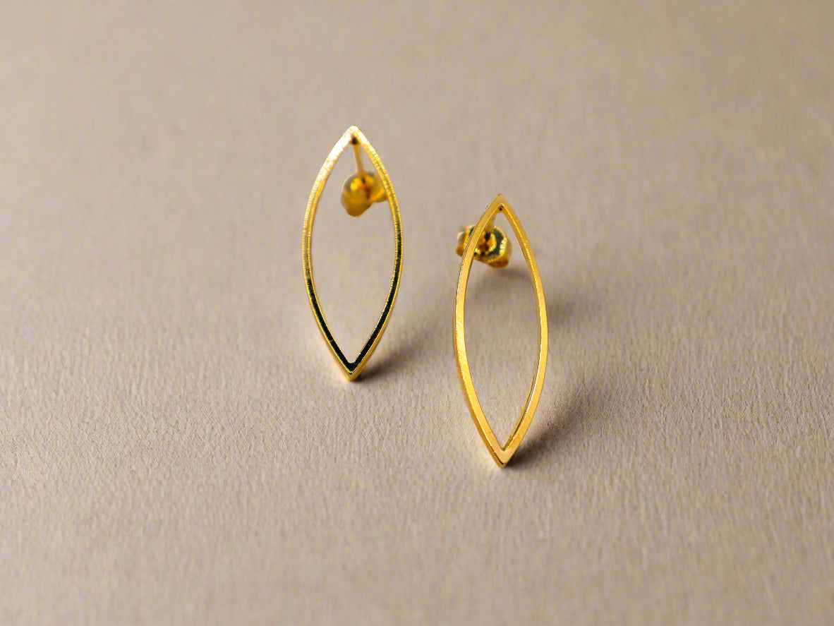 Golden Leaf Elegance Earrings – Elegant Gold Leaf Drop Jewelry