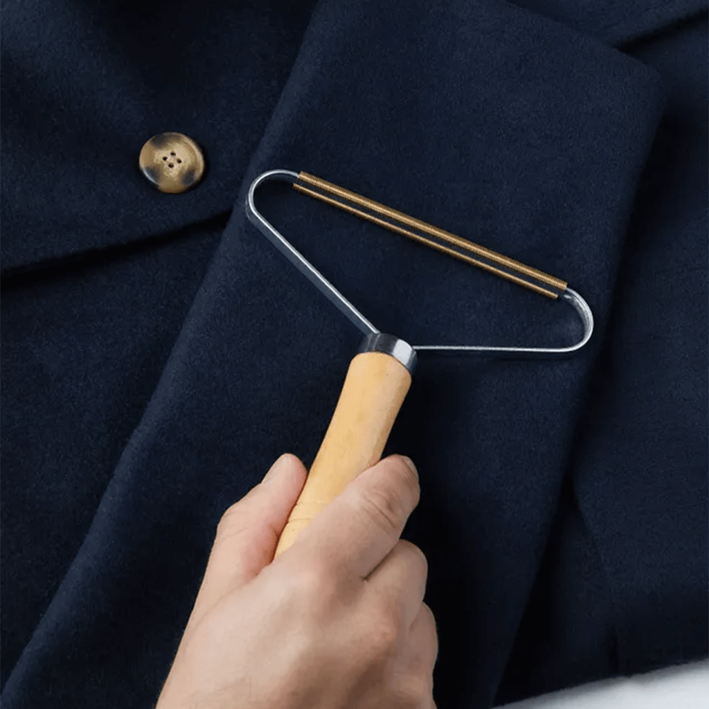 Effective Pet Hair Lint Remover made from Beech Wood- Eco-Friendly & Reusable - Lolomo!