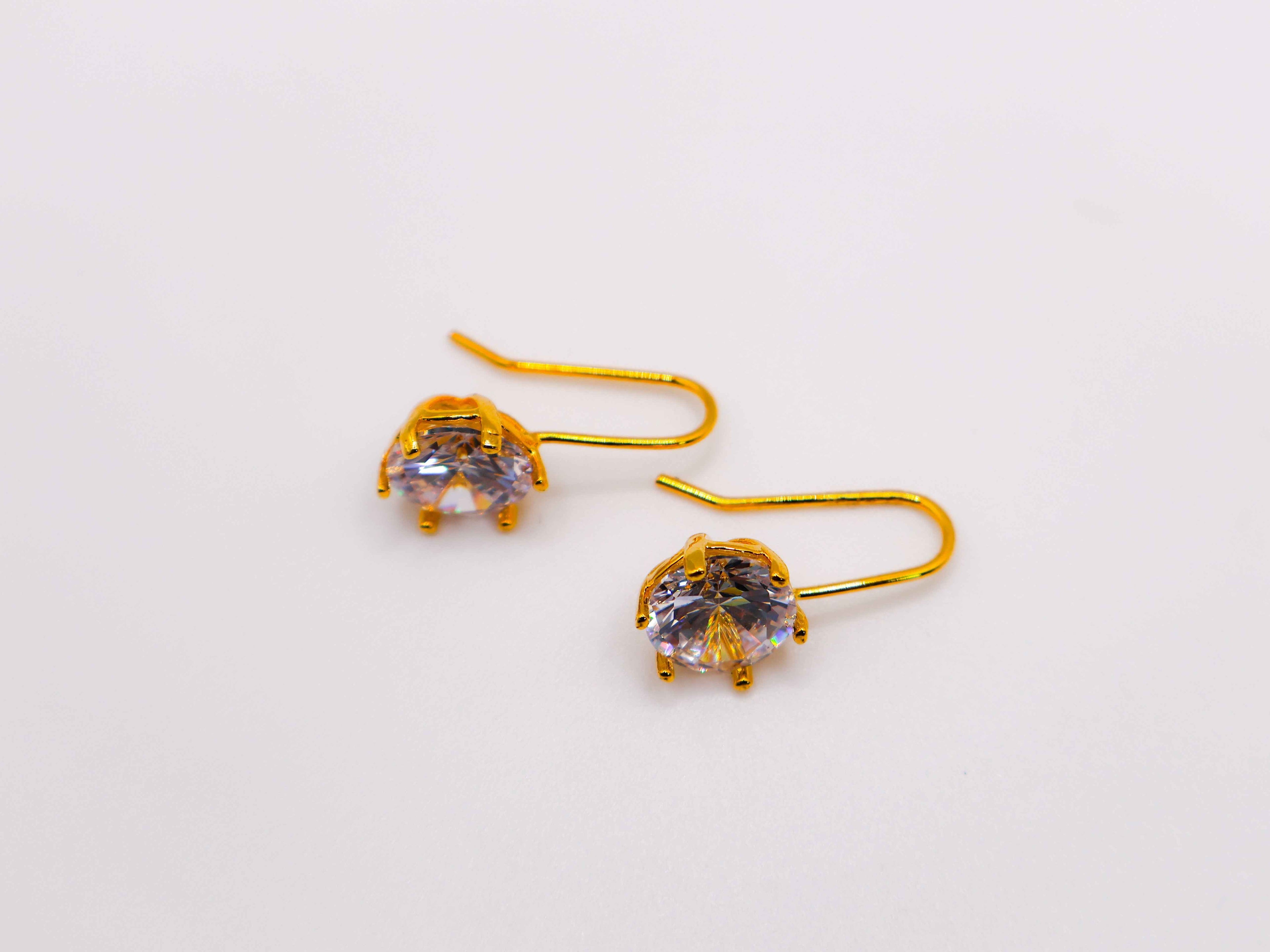 Elegant Golden Sparkle Drops – Luxurious Gold-Plated Earrings