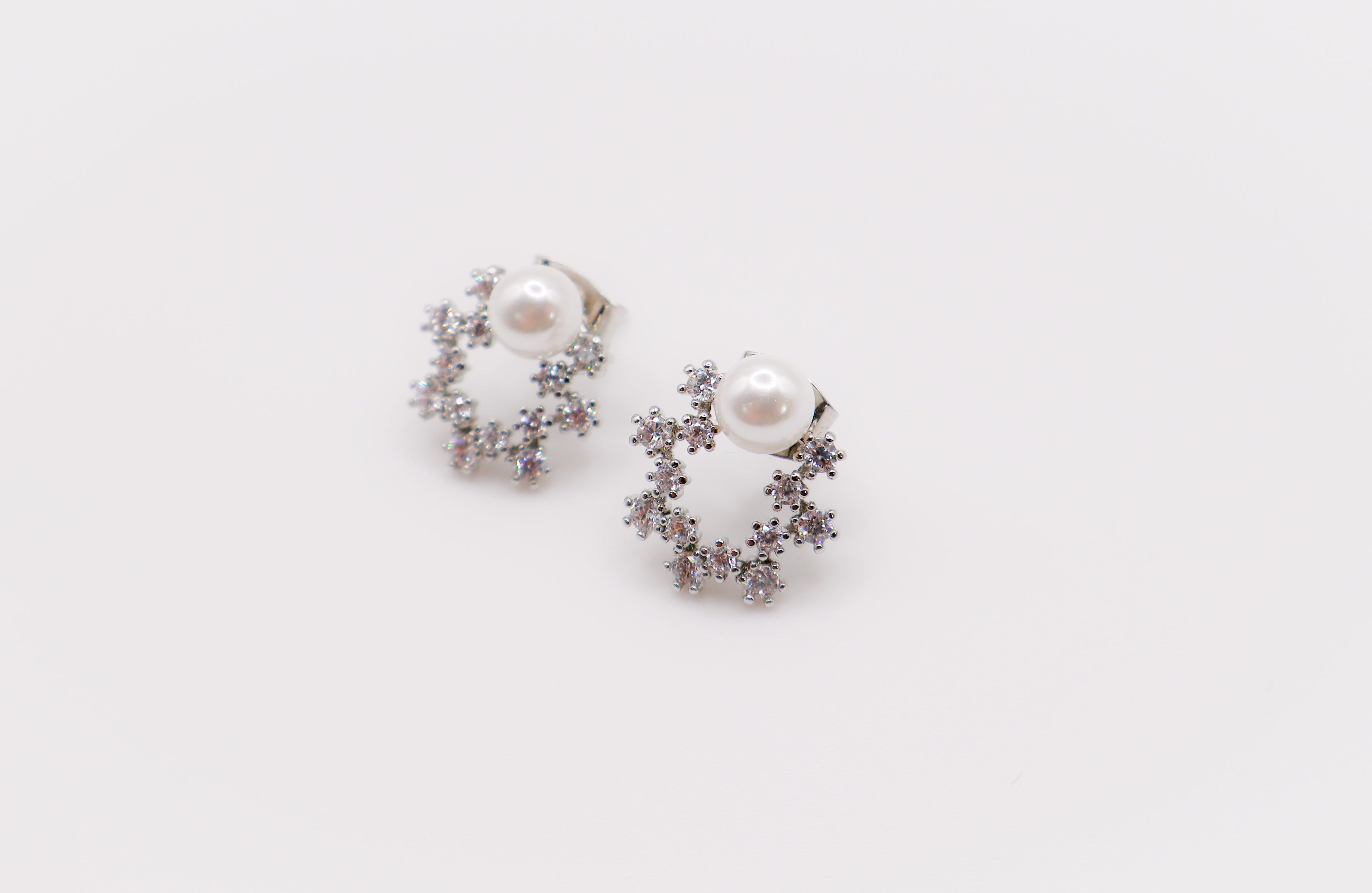 Pearlescent Elegance White Gold Earrings - Lolomo!
