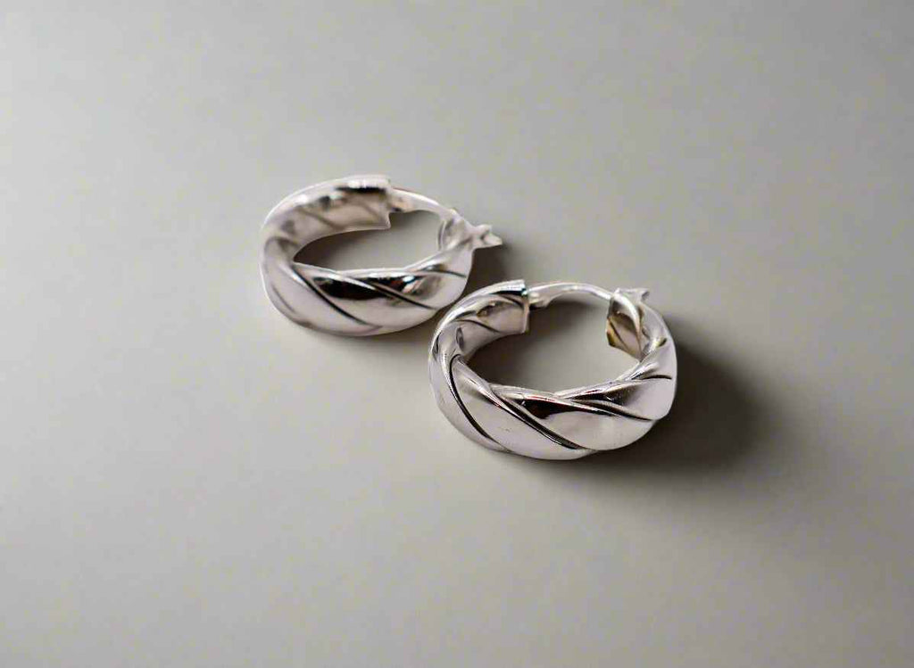 Italian Twisted Texture Silver Hoop Earrings – Elegant Women’s Jewelry