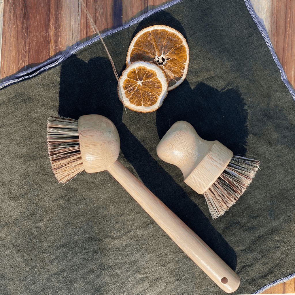 Eco-Friendly Bamboo Dishwashing Brush with Handle - Palm Fiber Bristles - Lolomo!