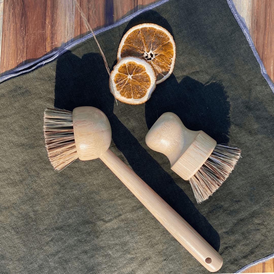 Eco-Friendly Bamboo Dishwashing Brush with Handle - Palm Fiber Bristles - Lolomo!