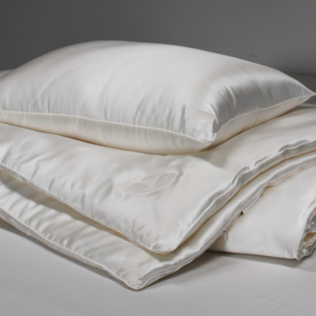 Silk Filled Comforter with Silk Shell by La Seta - Lolomo!
