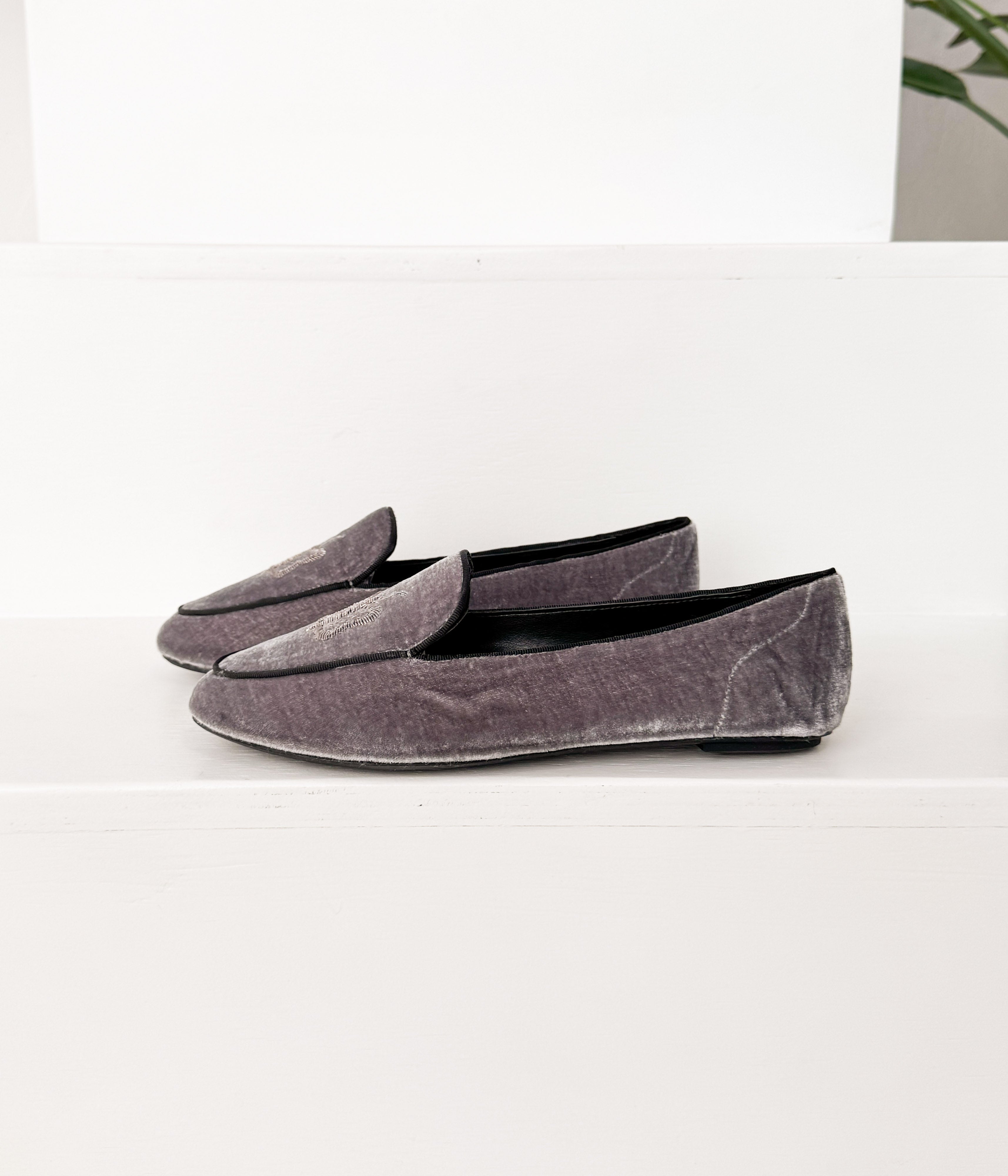 Butterfly Velvet Flats in Grey