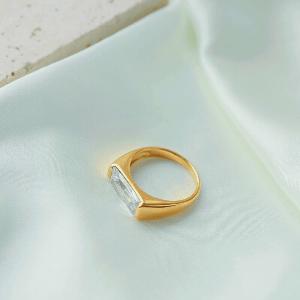 JOLIE CRYSTAL RING - Lolomo!