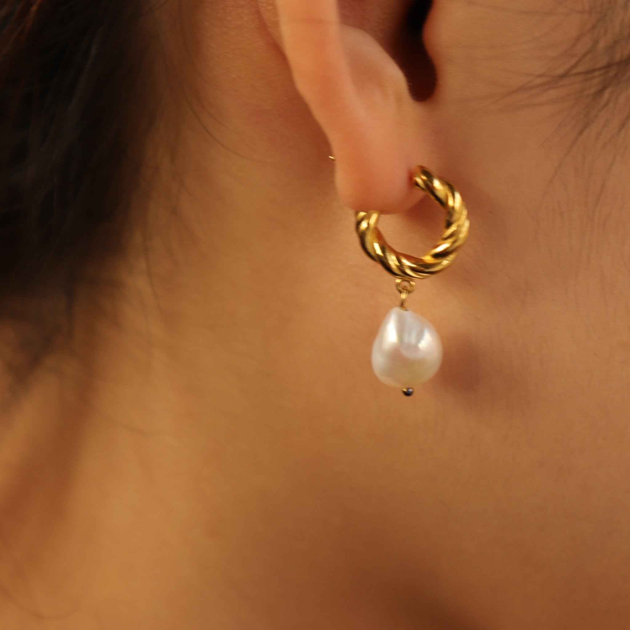 LORRAINE FAURE PEARL EARRINGS