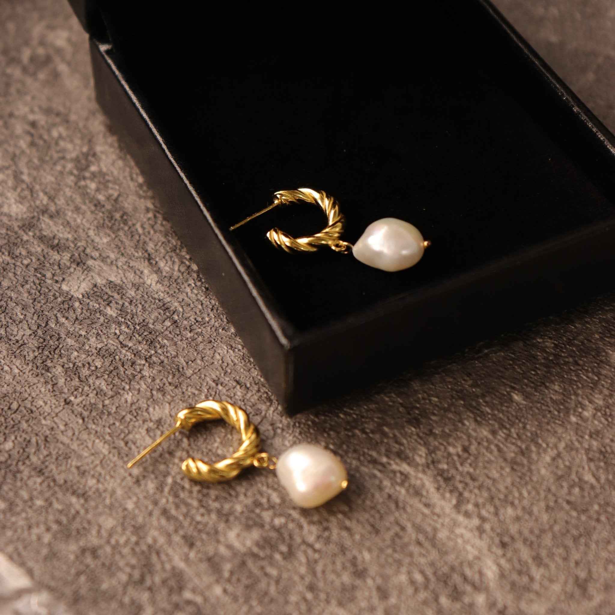 LORRAINE FAURE PEARL EARRINGS