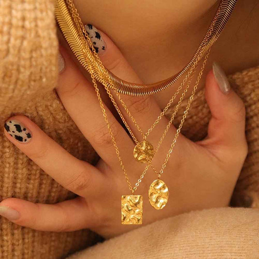 L’Ovale Doré Necklace