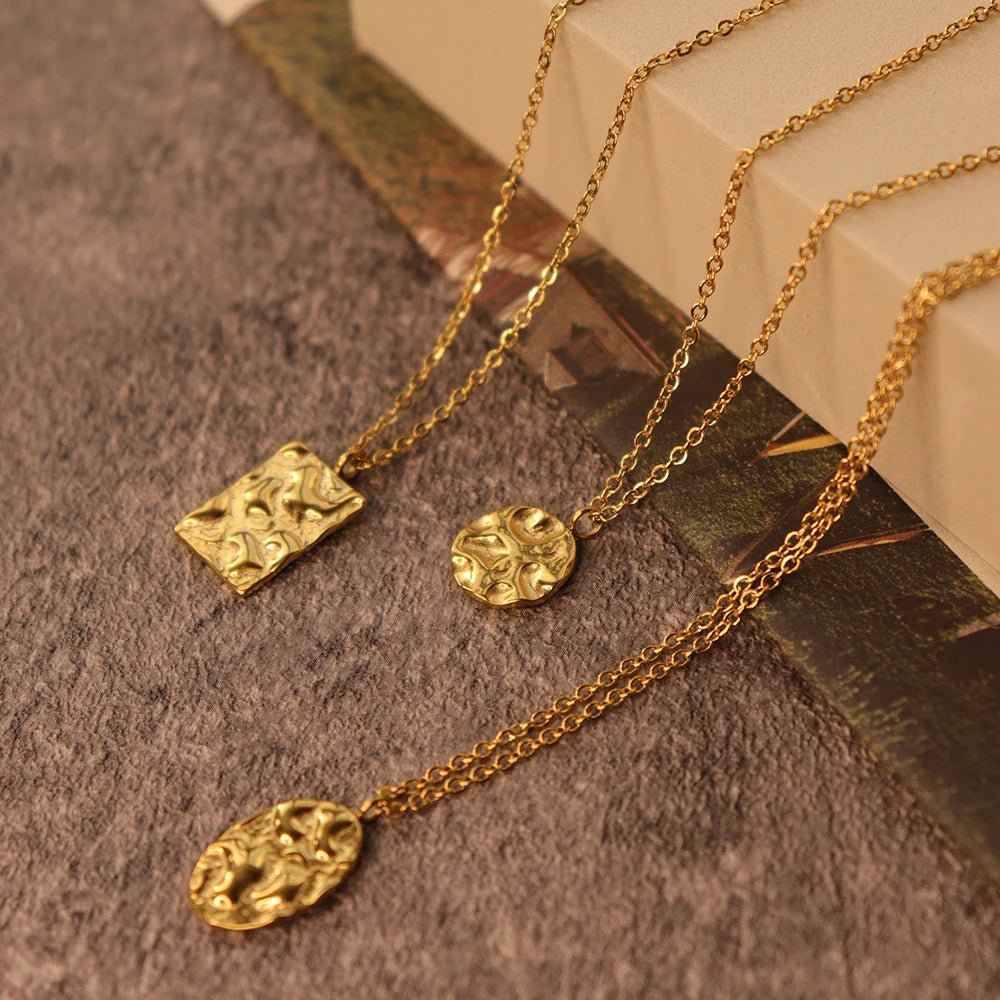 L’Ovale Doré Necklace