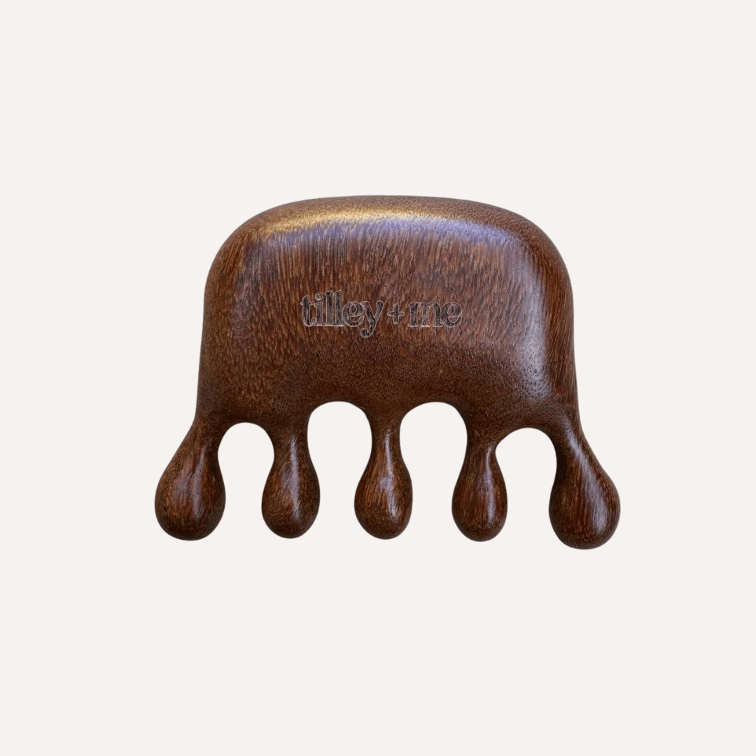 Sandalwood Pet Massage Tool – Relieves Shedding & Boosts Circulation