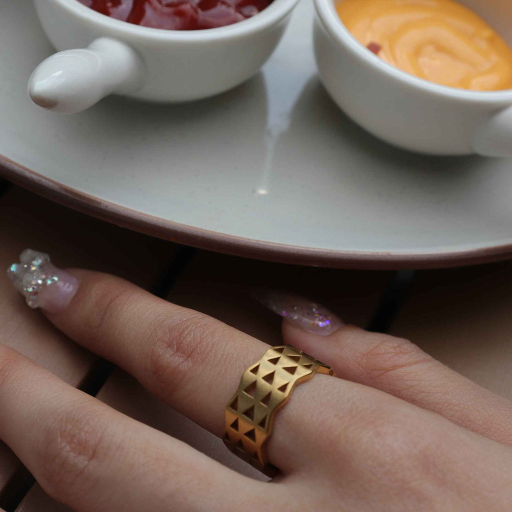RADELLE TRAVER RING