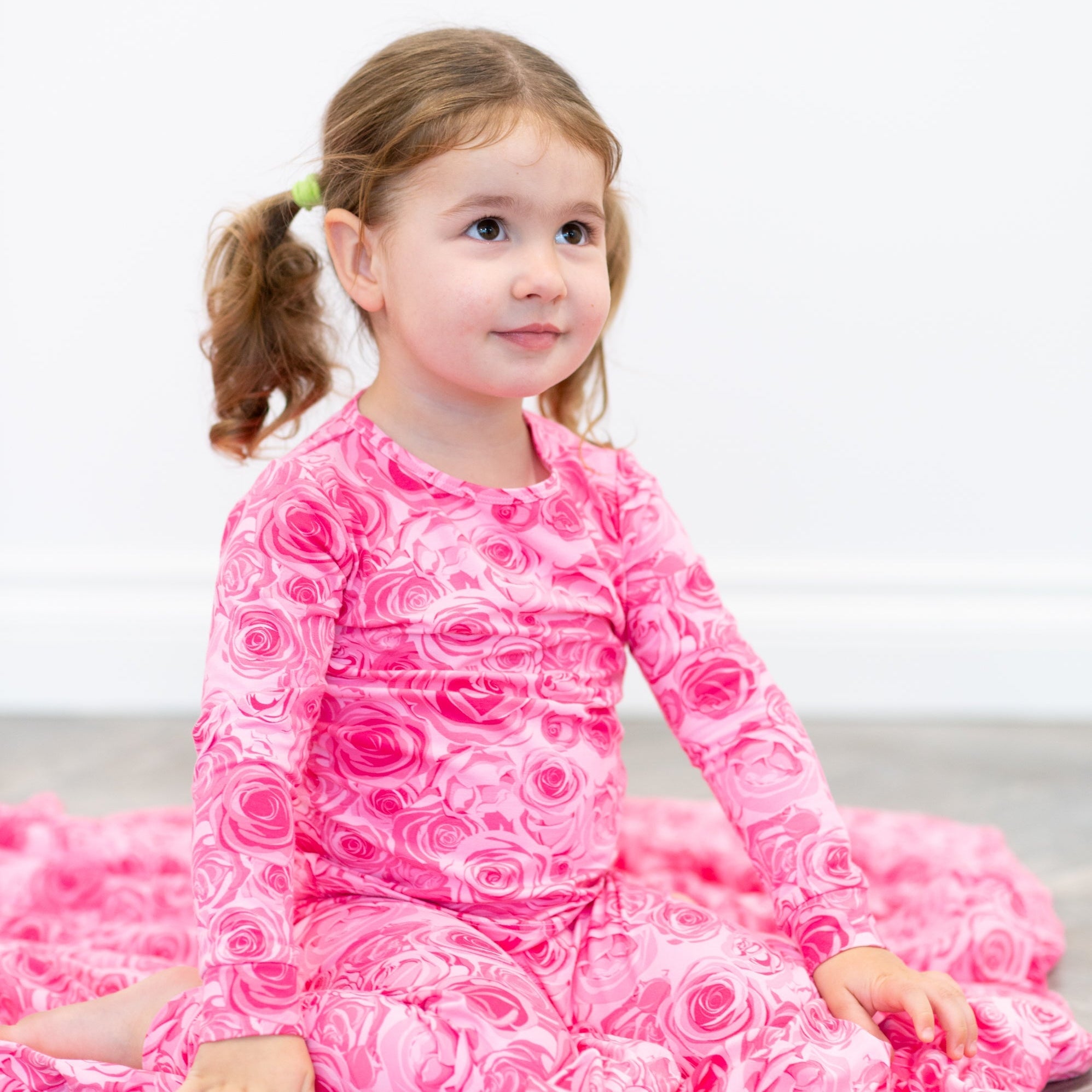 Cet ensemble de pyjama pour grand enfant doit être amoureux