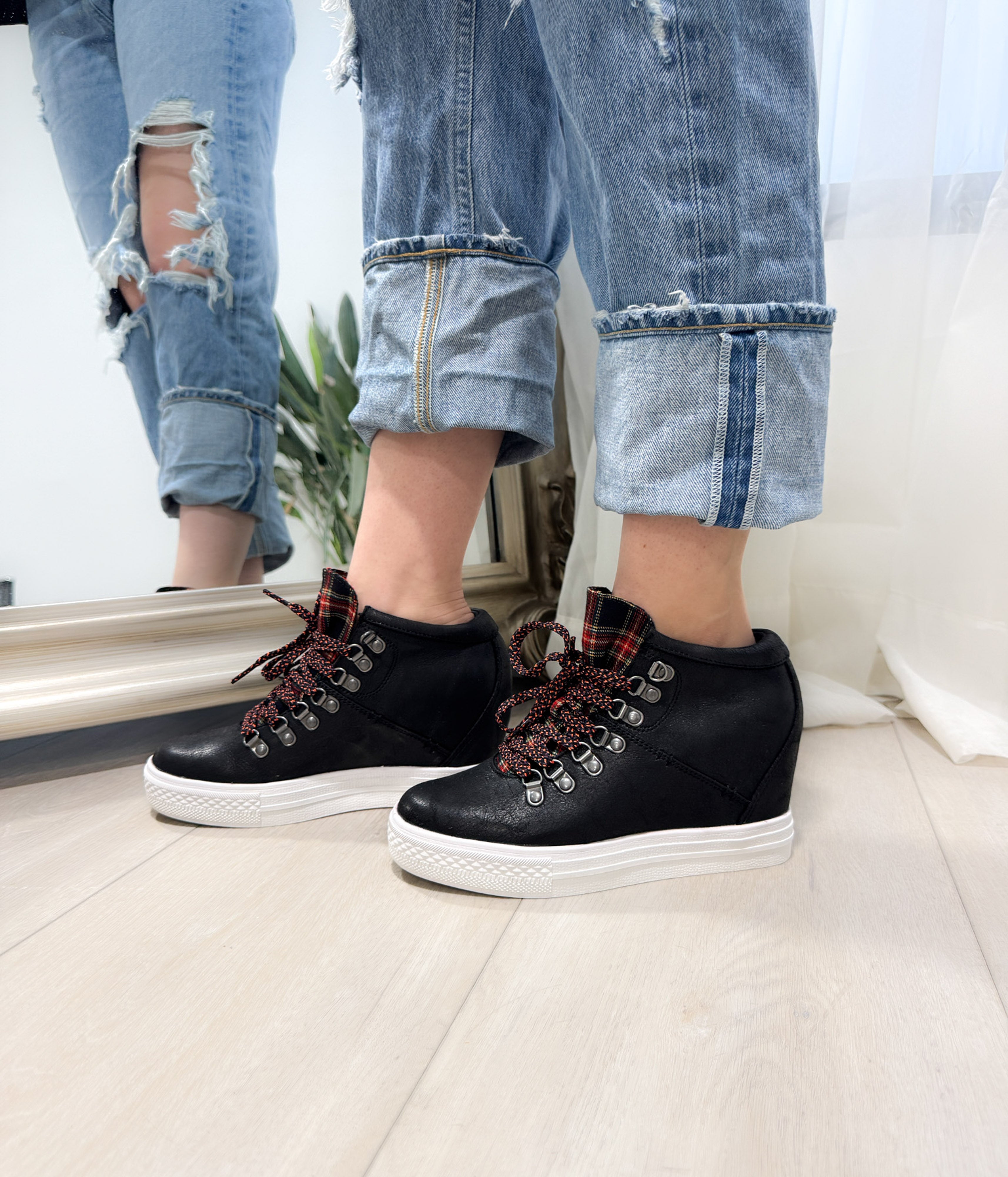 Tibi Sneaker in Black